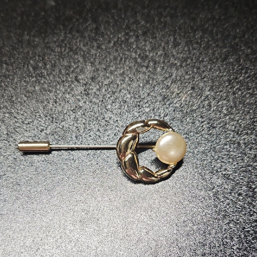 🟣Elegant Gold and Pearl Brooch🟣